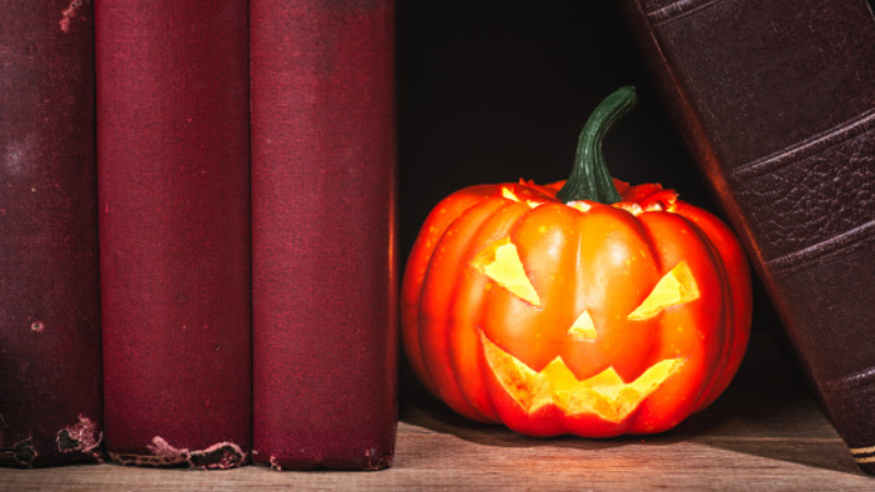 ¡Halloween literario! Conoce algunas actividades que puedes disfrutar en esta fecha de terror