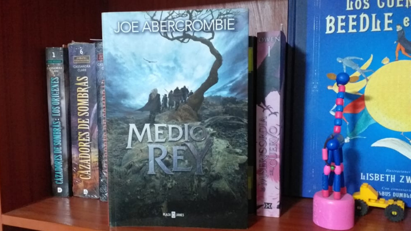 «Merecéis saber la verdad. Y yo merezco contarla» | RESEÑA: Medio Rey
