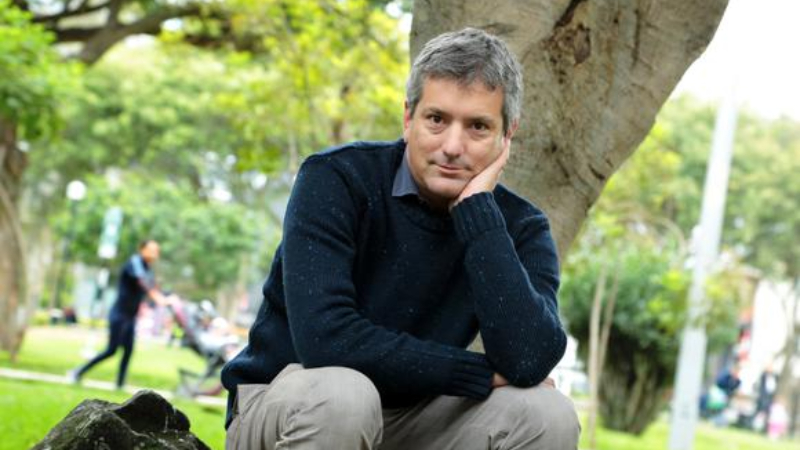 ENTREVISTA | Santiago Roncagliolo nos cuenta todo sobre su nuevo libro «Y líbranos del mal»
